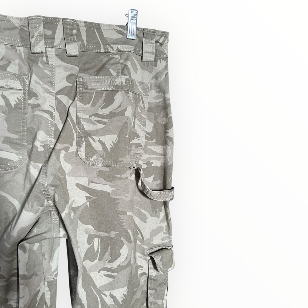 Abercrombie & Fitch Curve Love Women’s Camo Cargo Carpenter Pants Size 31 / 12R - Picture 5 of 10